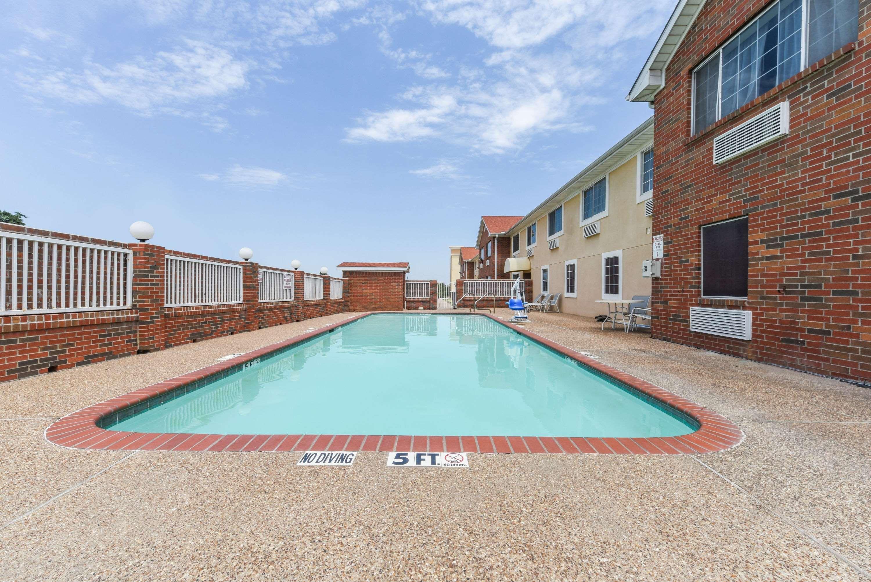 Super 8 By Wyndham Burleson Fort Worth Area Exterior photo