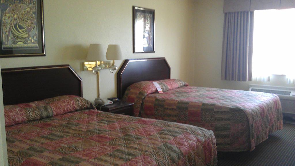 Super 8 By Wyndham Burleson Fort Worth Area Room photo