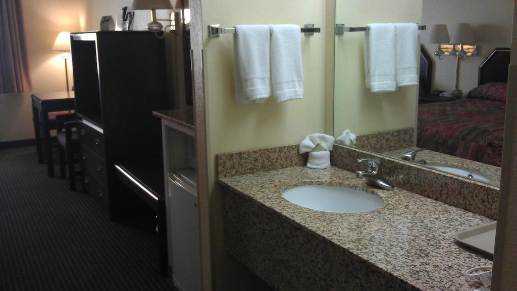 Super 8 By Wyndham Burleson Fort Worth Area Room photo