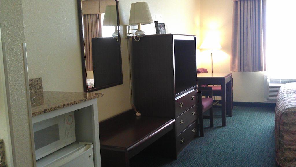 Super 8 By Wyndham Burleson Fort Worth Area Room photo